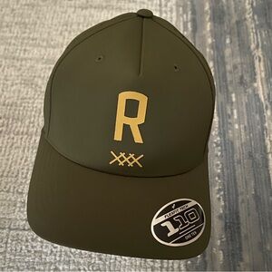*NWT* Rhone Peak Hat Flexfit Performance Cap Olive Green